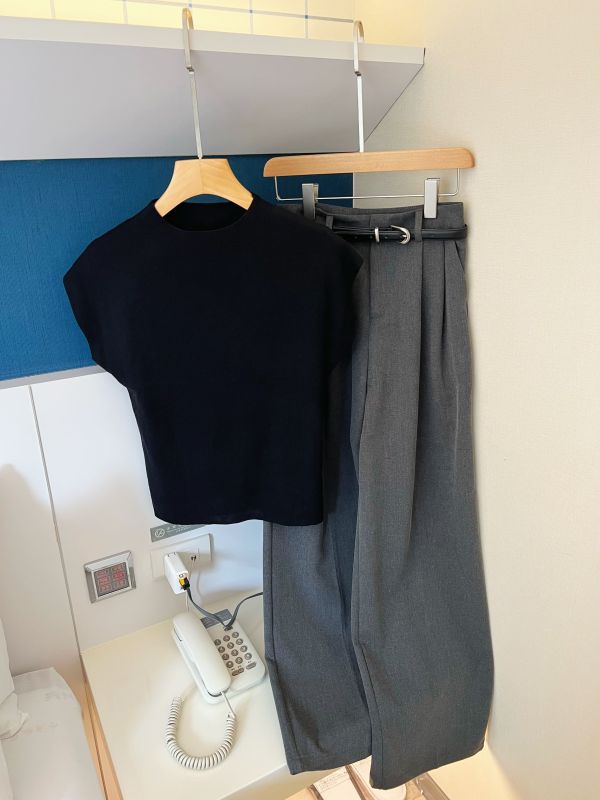 針織短袖 針織短袖、棉質短袖、日系上衣、百搭針織、彈性上衣、日系穿搭、舒適短袖、休閒上衣、女裝針織、秋季上衣