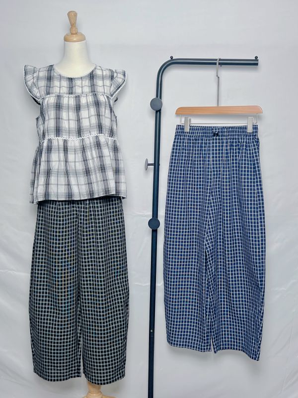 涼涼格紋蘿蔔褲 格紋蘿蔔褲、蘿蔔褲推薦、透氣涼感褲子、顯瘦版型褲、清新格紋褲、女生休閒長褲、夏日必備穿搭