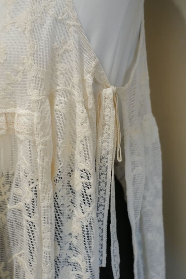 重工蕾絲背心裙 蕾絲背心裙、無袖連身裙、日系裙款、氣質連身裙、棉混纖維裙、杏色裙、日系穿搭、百搭裙款、春夏連身裙、女神裙