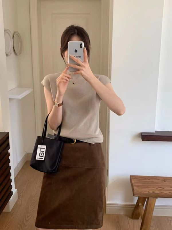 針織短袖 針織短袖、棉質短袖、日系上衣、百搭針織、彈性上衣、日系穿搭、舒適短袖、休閒上衣、女裝針織、秋季上衣