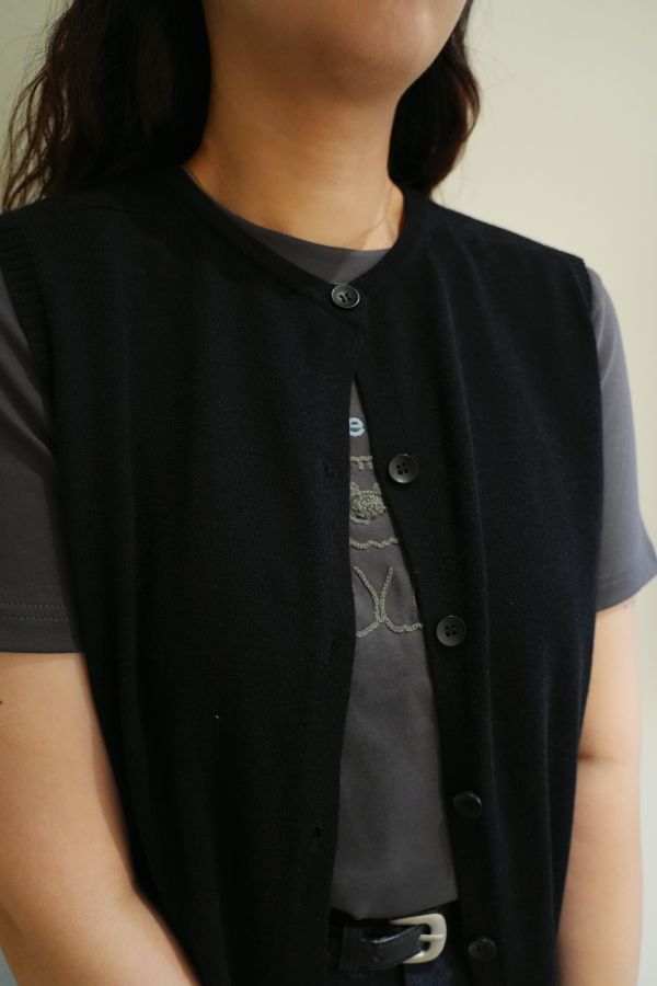 寬鬆羊毛背心 羊毛背心、寬鬆背心、針織背心、日系背心、休閒無袖上衣、百搭針織、秋冬針織、女裝上衣、舒適背心、層次穿搭