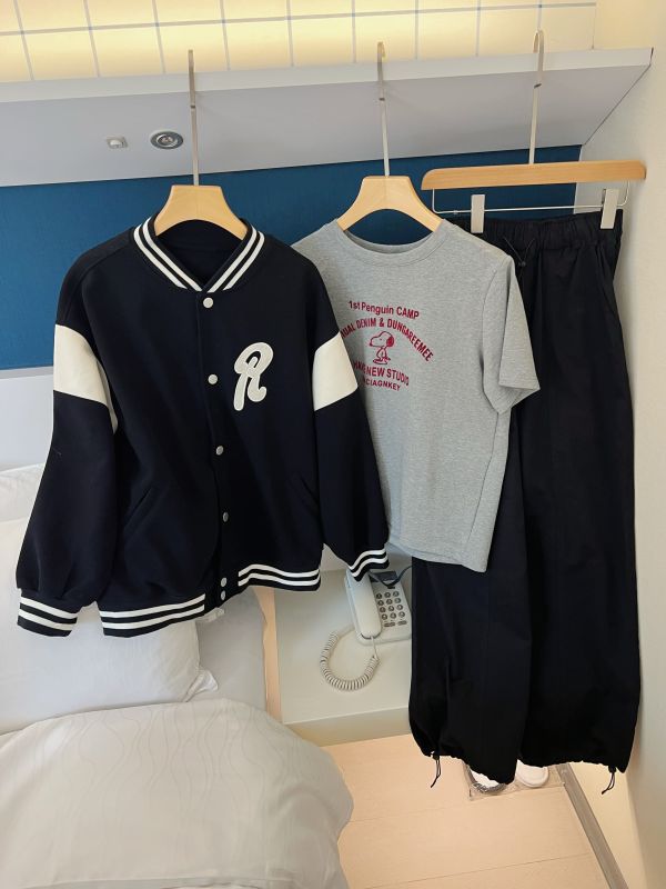 棒球服外套 棒球服外套、日系運動外套、休閒上衣、百搭外套、棉質外套、女裝外套、舒適外套、日系穿搭、撞色外套、街頭風外套