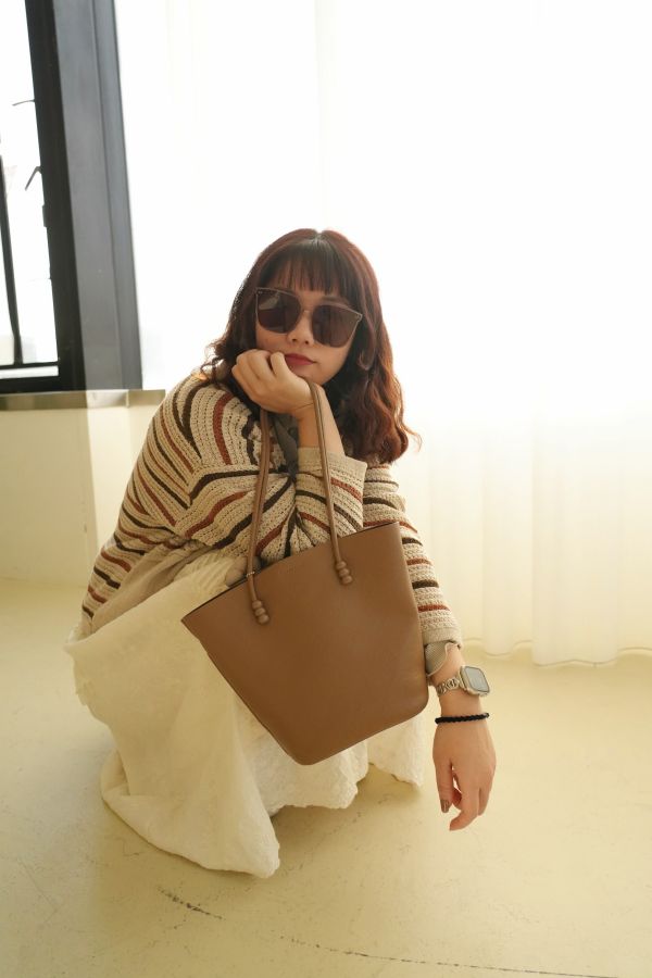 奶茶通勤肩背包 通勤肩背包、奶茶包、菱格編織包、日系手提包、百搭小包、實用通勤包、上班包、學生包、日系包款、質感小包