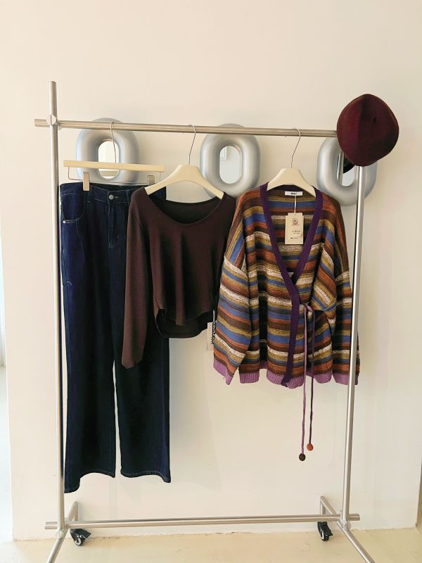 V領羊絨打底 V領羊絨打底、羊絨混紡上衣、日系針織、百搭內搭、舒適上衣、秋冬打底、日系上衣、女裝針織、保暖上衣、氣質內搭