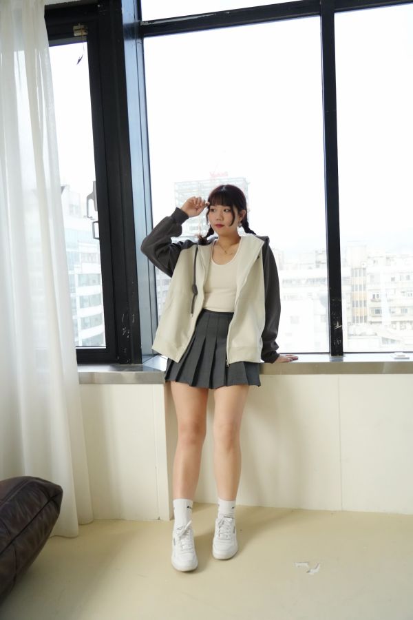 刺繡拼接連帽外套 刺繡外套、拼接連帽外套、日系衛衣外套、休閒上衣、百搭連帽、女裝外套、棉質外套、日系穿搭、街頭風外套、舒適衛衣