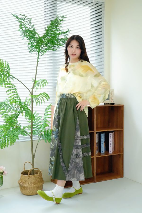 暮色拼花裙 拼接長裙、文藝風裙子、氣質長裙推薦、女生拼花裙、日常穿搭裙子、飄逸感裙款、拼布風格裙子