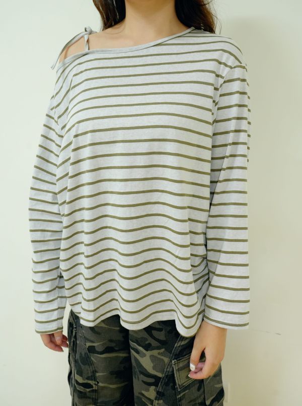 蜜雨樁織條紋Ｔ恤 條紋T恤, 斜肩綁帶上衣, 針織T恤, 百搭上衣, 蜜雨T恤, 女生條紋T, 舒適上衣, 日常穿搭上衣, 潮流上衣, 層次感上衣