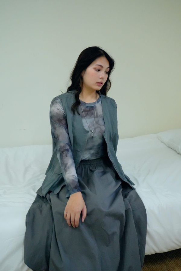 灰霧煙光防曬罩衫 防曬罩衫推薦、女生輕薄罩衫、多層次穿搭罩衫、夏季防曬單品