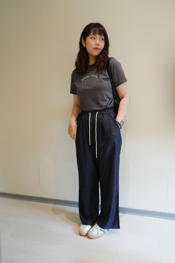 鬆緊抽繩牛仔闊腿褲 牛仔闊腿褲、鬆緊抽繩褲、日系寬鬆褲、休閒牛仔褲、舒適長褲、百搭牛仔褲、日系穿搭、女裝長褲、街頭風褲、棉質長褲