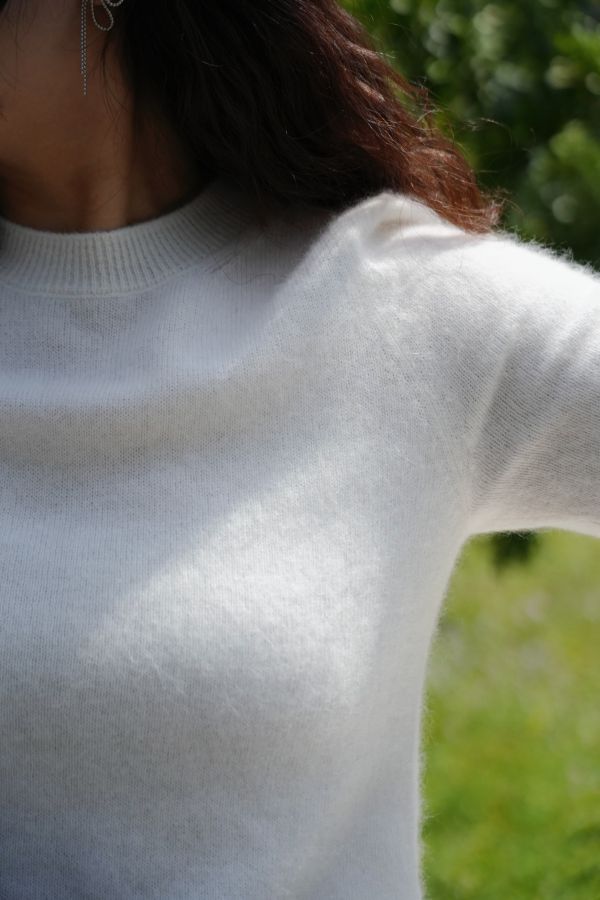 超柔軟羊毛上衣 超柔軟羊毛上衣、羊毛短袖毛衣、秋冬上衣、百搭毛衣、舒適上衣、女毛衣、短袖羊毛上衣、休閒上衣、高質感毛衣、秋冬穿搭、羊毛上衣推薦、簡約毛衣