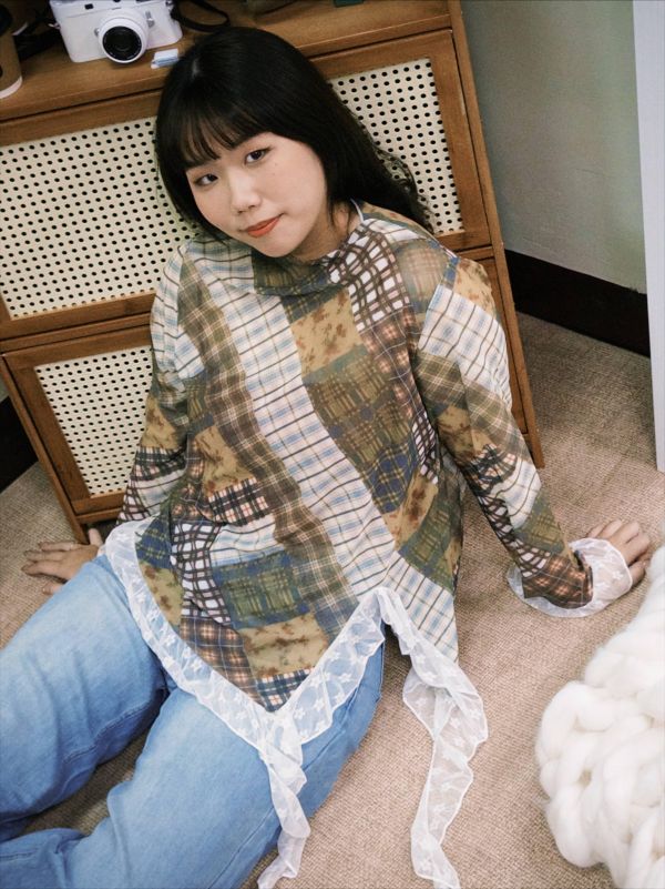 不規則花邊透膚打底上衣 