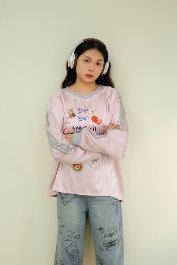 塗鴉玩家美式Ｖ領撞色T 撞色T, V領T恤, 塗鴉T, 美式T恤, 休閒T, 潮流T, 百搭T恤, 街頭風T, 舒適T恤, 男女通用T