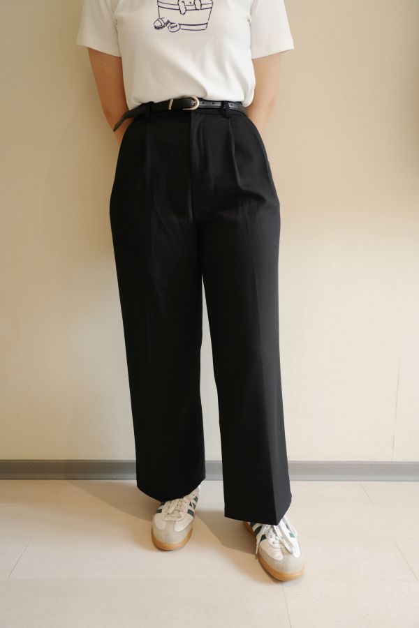 西裝闊腿褲 西裝闊腿褲、高腰女褲、闊腿長褲、通勤長褲、秋冬長褲、百搭褲、女長褲、修身闊腿褲、時尚長褲、休閒褲、通勤穿搭褲、秋冬穿搭