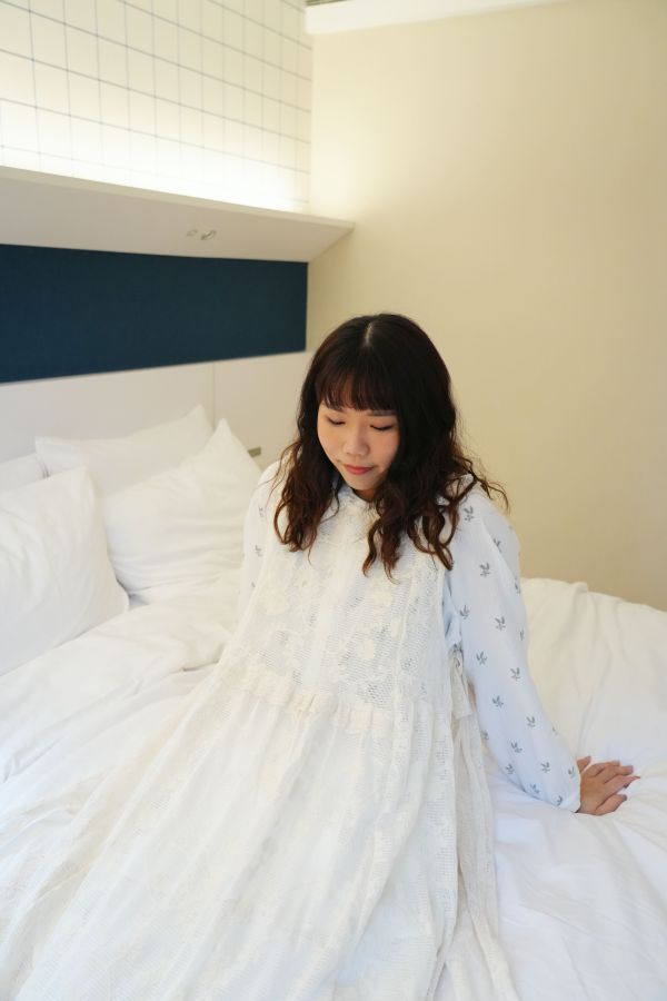 重工蕾絲背心裙 蕾絲背心裙、無袖連身裙、日系裙款、氣質連身裙、棉混纖維裙、杏色裙、日系穿搭、百搭裙款、春夏連身裙、女神裙