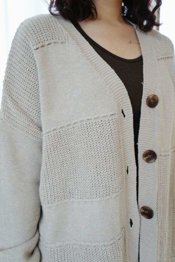 大版拼接針織外套 拼接針織外套、大版針織外套、寬鬆外套、羊毛針織外套、日系外套、設計款外套、秋冬針織、慵懶風外套、針織開衫、層次穿搭