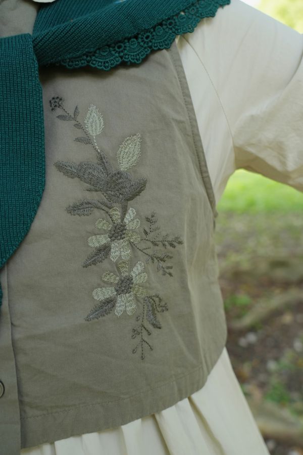 日系刺繡兩件式連身裙 日系刺繡兩件式連身裙、刺繡連身裙、兩件式洋裝、秋冬連身裙、日系洋裝、女洋裝、浪漫連身裙、百搭連身裙、通勤洋裝、約會裙、休閒洋裝、秋冬百搭裙