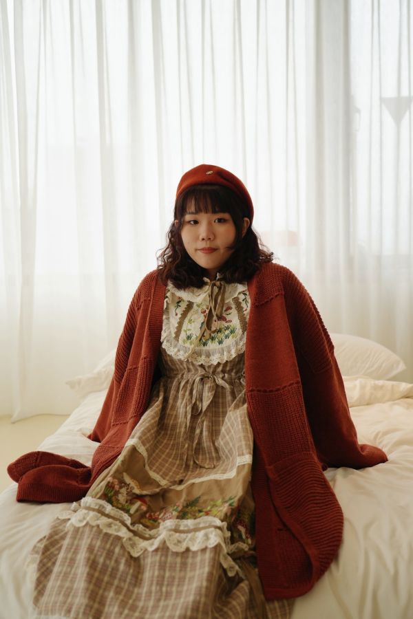 在田園裡的森系愛麗絲 系愛麗絲連身裙、田園連身裙、愛麗絲洋裝、秋冬連身裙、咖色連身裙、紅色連身裙、女洋裝、百搭連身裙、浪漫裙、日常洋裝、約會裙、森系洋裝