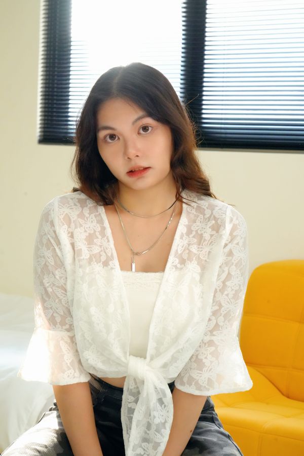 蝴蝶綁腰罩衫 綁帶設計上衣、顯瘦外搭推薦、修飾腰身罩衫、春夏穿搭外套、蝴蝶結上衣、外搭綁腰上衣