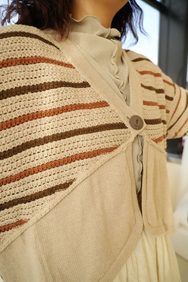 設計師款單釦針織外套 單釦針織外套、設計師款毛衣外套、日系針織、百搭外套、女裝針織、秋冬上衣、舒適針織、日系穿搭、簡約毛衣外套、通勤針織