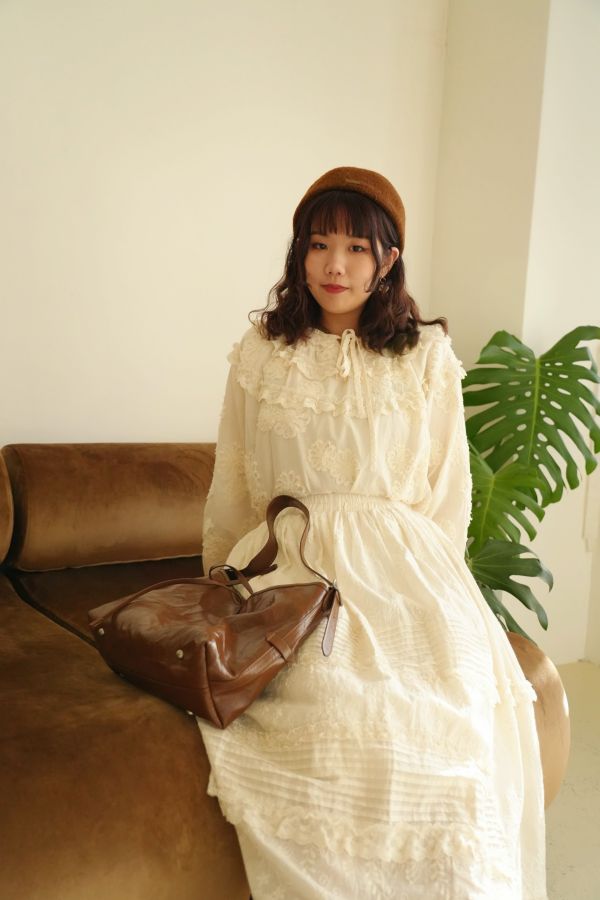 焦糖古韻肩背包 焦糖古韻肩背包、棕包、棕色手提包、秋冬包、百搭包、質感包、通勤包、女包、日常包款、時尚手提包、休閒包、經典棕包、優雅包款