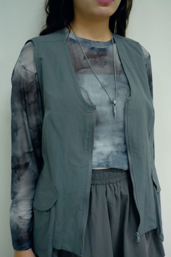 灰霧煙光防曬罩衫 防曬罩衫推薦、女生輕薄罩衫、多層次穿搭罩衫、夏季防曬單品