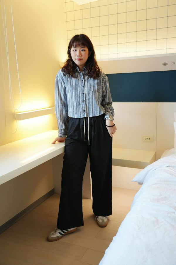 鬆緊抽繩牛仔闊腿褲 牛仔闊腿褲、鬆緊抽繩褲、日系寬鬆褲、休閒牛仔褲、舒適長褲、百搭牛仔褲、日系穿搭、女裝長褲、街頭風褲、棉質長褲