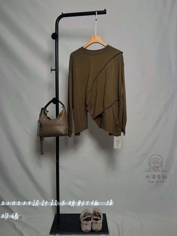 設計款不規則T恤 不規則T恤、設計款上衣、個性T恤、百搭上衣、秋冬T恤、休閒上衣、街頭風T恤、文青T恤、長袖T恤、潮流T恤、造型上衣、特色T恤