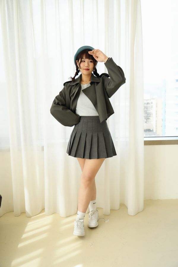 重工挺挺短款風衣 短款風衣、韓系風衣、重工外套、挺版外套、短版風衣、灰色風衣、紅色風衣、百搭外套、韓系穿搭、時尚女裝