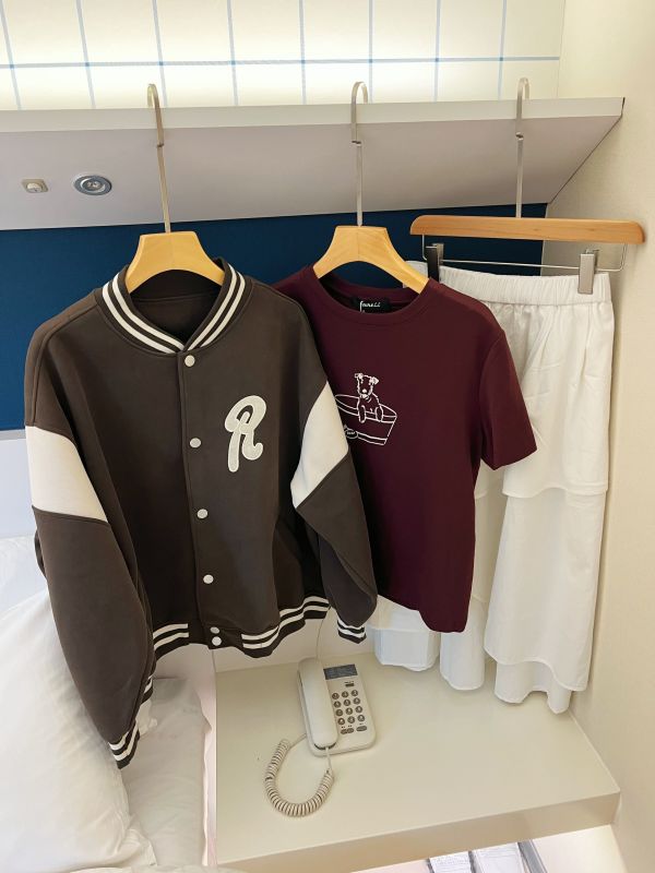 棒球服外套 棒球服外套、日系運動外套、休閒上衣、百搭外套、棉質外套、女裝外套、舒適外套、日系穿搭、撞色外套、街頭風外套