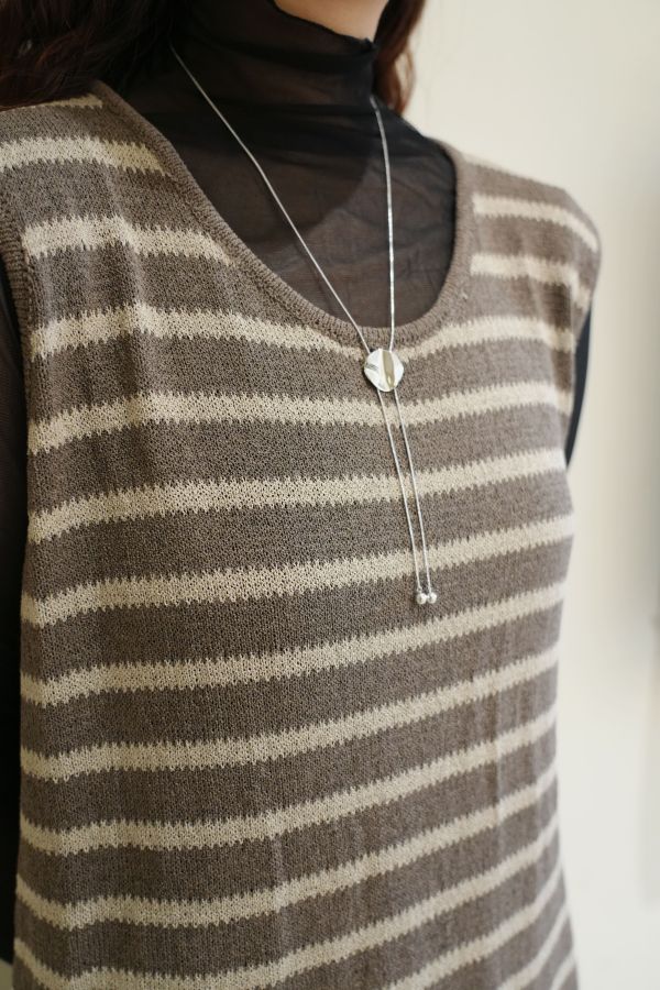 條紋圓領長背心 條紋長背心、圓領背心、日系針織、百搭背心、長版背心、女裝上衣、舒適針織、日系穿搭、休閒背心、層次穿搭