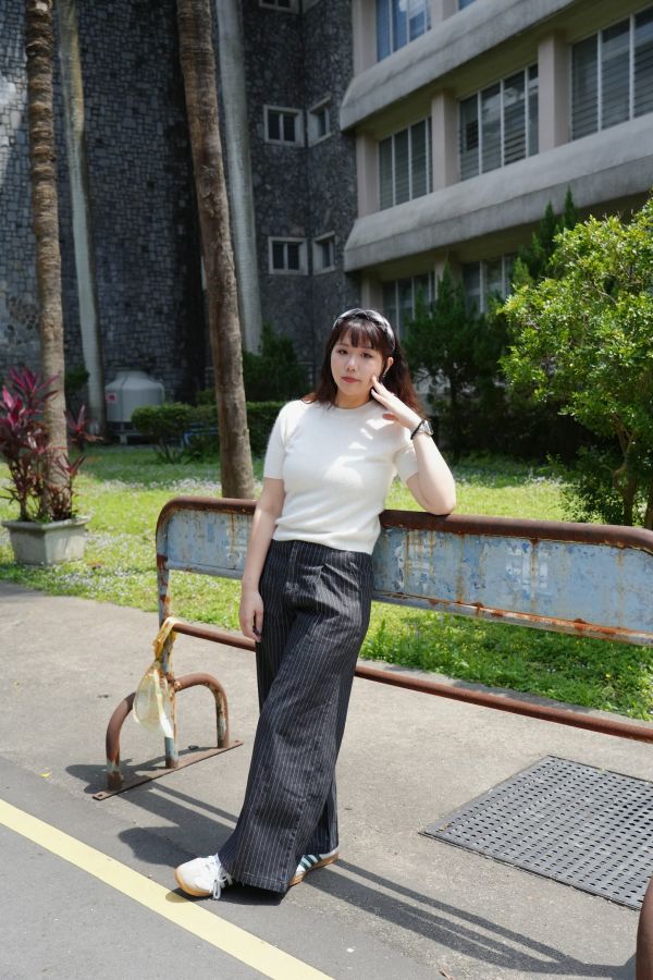 超柔軟羊毛上衣 超柔軟羊毛上衣、羊毛短袖毛衣、秋冬上衣、百搭毛衣、舒適上衣、女毛衣、短袖羊毛上衣、休閒上衣、高質感毛衣、秋冬穿搭、羊毛上衣推薦、簡約毛衣