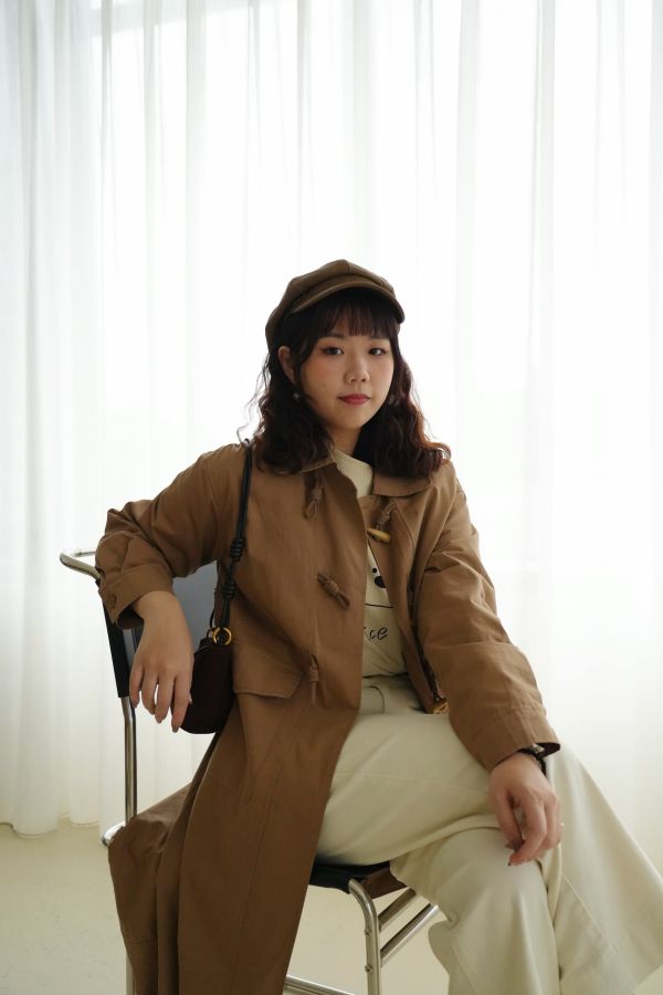 牛角釦長款外套 牛角釦長款外套、牛角釦外套、長款外套、秋冬女外套、百搭外套、休閒外套、女外套、通勤外套、日常外套、秋冬長款外套、復古外套、秋冬百搭外套