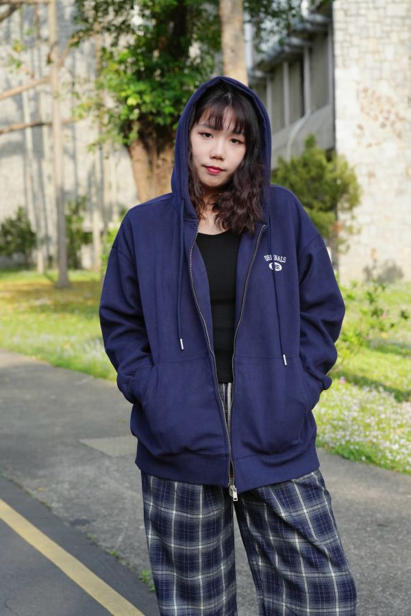 1992字母衛衣外套 字母衛衣、1992衛衣、日系衛衣外套、休閒上衣、百搭衛衣、棉質衛衣、女裝外套、日系穿搭、街頭休閒、舒適衛衣