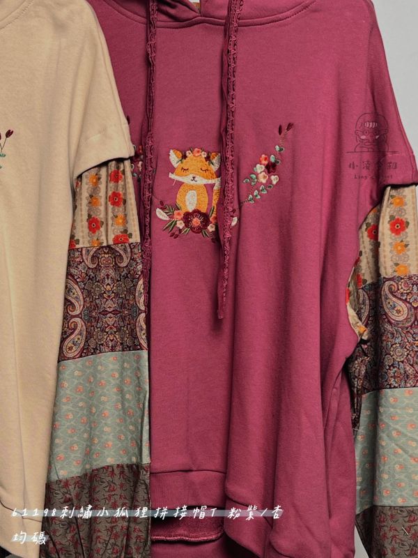 刺繡小狐狸拼接帽t 刺繡小狐狸帽T、拼接帽T、休閒帽T、秋冬帽T、百搭帽T、女帽T、刺繡上衣、寬鬆帽T、日常穿搭上衣、趣味刺繡帽T、休閒上衣、秋冬百搭上衣