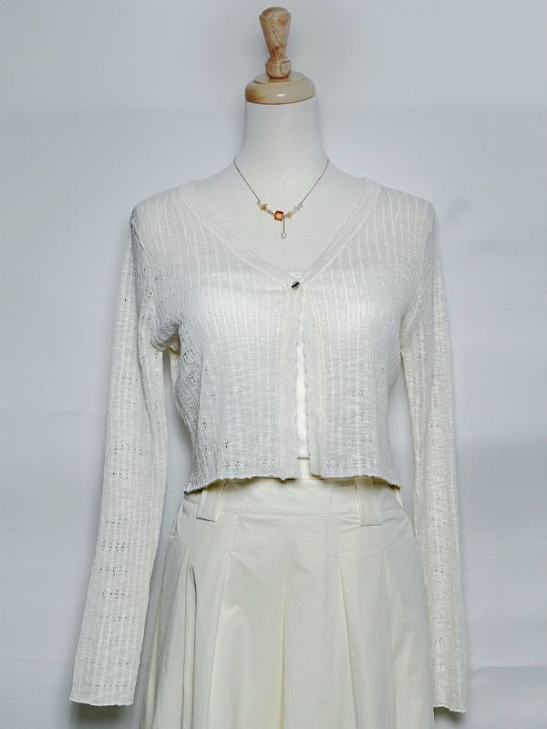 氣質單扣小罩衫 氣質罩衫、單扣罩衫、小外套、夏日罩衫、輕薄罩衫、百搭罩衫、氣質外套、夏季外搭、冷氣房外套、女裝罩衫、溫柔系穿搭、氣質穿搭