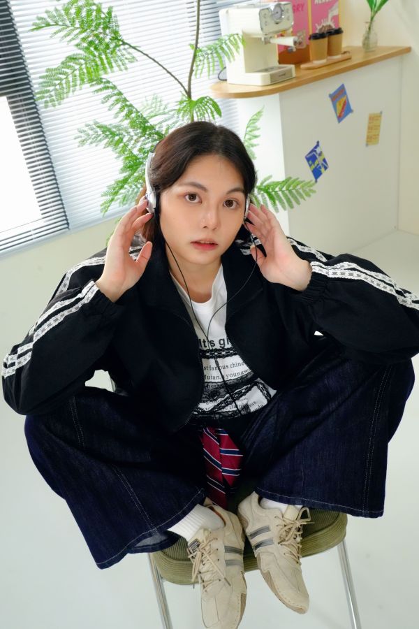 蕾絲防風運動外套 蕾絲運動外套, 防風運動外套, 棉質運動外套, 休閒外套, 百搭運動外套, 女生運動外套, 透氣外套, 日常休閒外套, 運動休閒外套, 蕾絲休閒外套