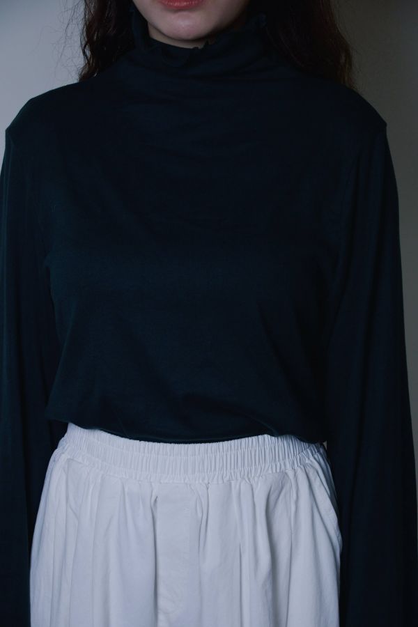 舒彈素色打底上衣 