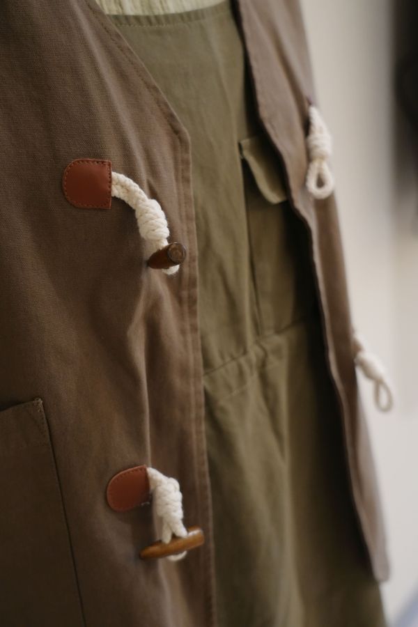 純棉牛角釦外套 純棉牛角釦外套、牛角釦外套、純棉外套、秋冬女外套、百搭外套、休閒外套、女外套、通勤外套、日常外套、秋冬經典外套、復古外套、舒適外套