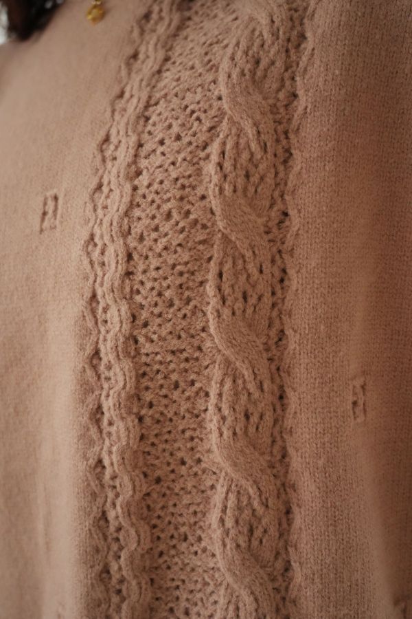 日系麻花針織圓領毛衣 麻花毛衣、圓領針織、日系毛衣、百搭毛衣、秋冬針織、舒適上衣、女裝毛衣、日系穿搭、休閒毛衣、氣質針織