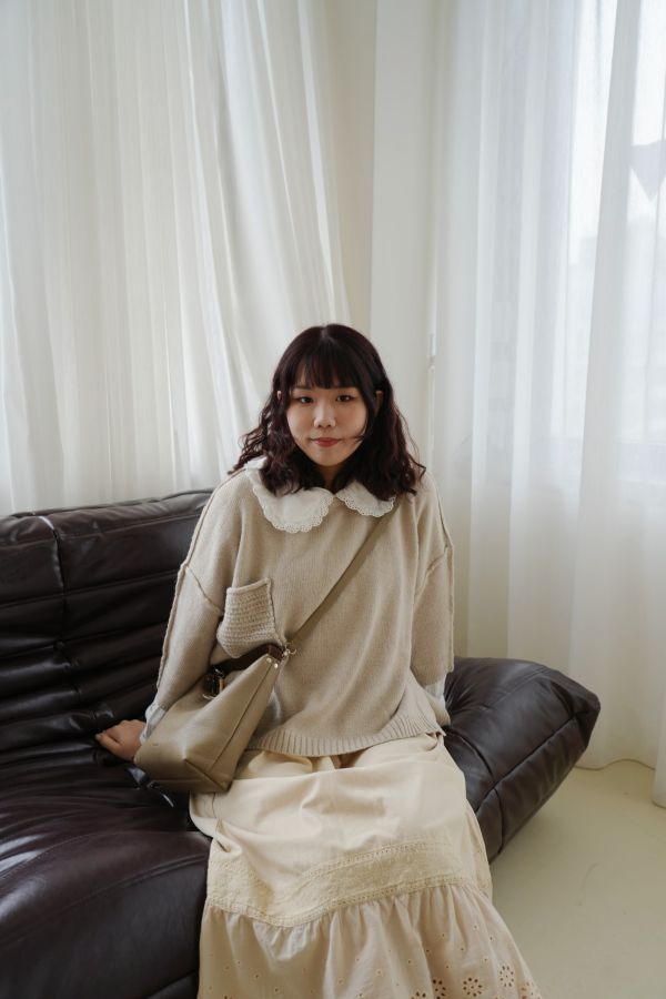 日系百搭側開上衣 日系側開上衣、側開衩上衣、羊毛混紡針織、百搭上衣、秋冬針織上衣、日系穿搭、咖色上衣、寬鬆針織、休閒長袖、混紡上衣