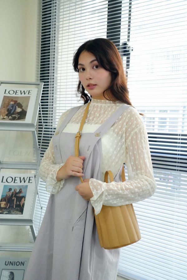 夏日午後純棉吊帶裙 文青吊帶裙、日系女裝、夏日穿搭推薦、森林系穿搭、女裝吊帶裙