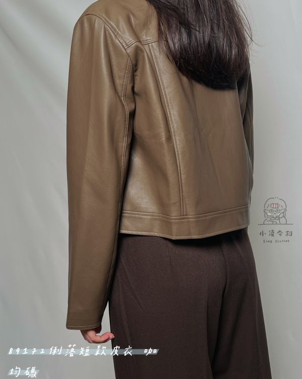 俐落短款皮衣 俐落短款皮衣、短款皮革外套、皮衣外套、秋冬外套、街頭風皮衣、時尚皮衣、百搭外套、女皮衣、短版皮衣、通勤外套、個性皮衣、皮革上衣