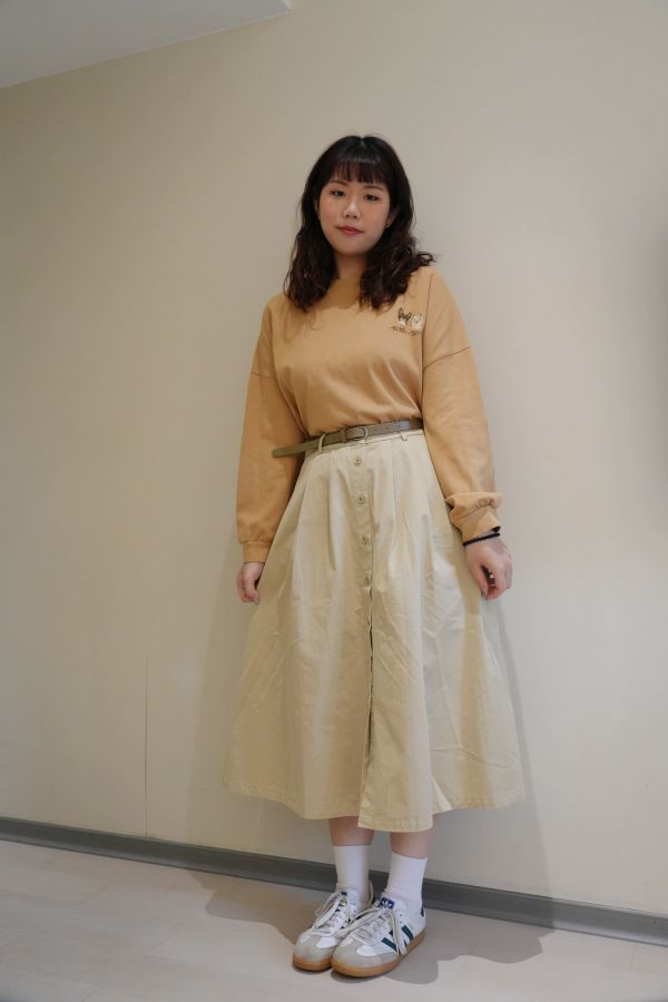 後鬆緊排扣長裙 後鬆緊排扣長裙、排扣長裙、後鬆緊裙、秋冬女長裙、百搭長裙、舒適長裙、女裙、日常長裙、通勤裙、休閒裙、秋冬百搭裙、長裙推薦