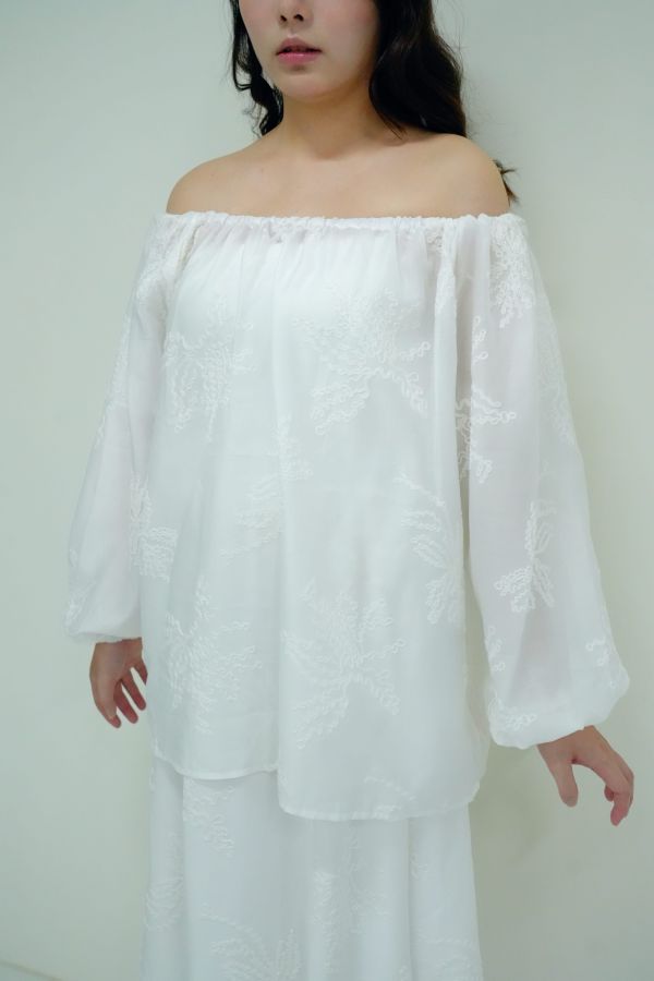 落花刺繡套裝 刺繡套裝、落花刺繡、質感套裝、文青穿搭推薦、兩件式套裝女、優雅套裝、約會穿搭、長裙套裝、秋季女裝推薦、氣質女裝