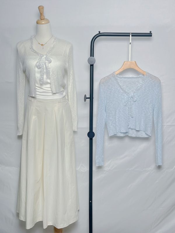 蕾絲綁帶罩衫 蕾絲綁帶罩衫、氣質罩衫推薦、輕薄蕾絲外套、春夏罩衫穿搭、約會穿搭單品、女生百搭罩衫、浪漫風格罩衫