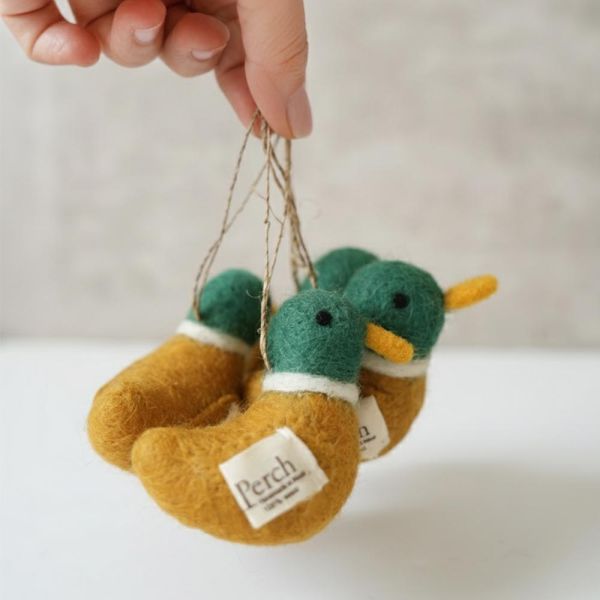 羊毛氈吊飾 | 河畔小鴨 羊毛氈, 手工羊毛氈, 羊毛氈製品, 紐西蘭羊毛,公平貿易商品,手作,禮物