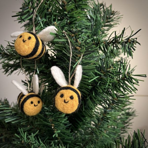 羊毛氈吊飾 | 開心蜜蜂 羊毛氈, 手工羊毛氈, 羊毛氈製品, 紐西蘭羊毛,公平貿易商品,手作,禮物