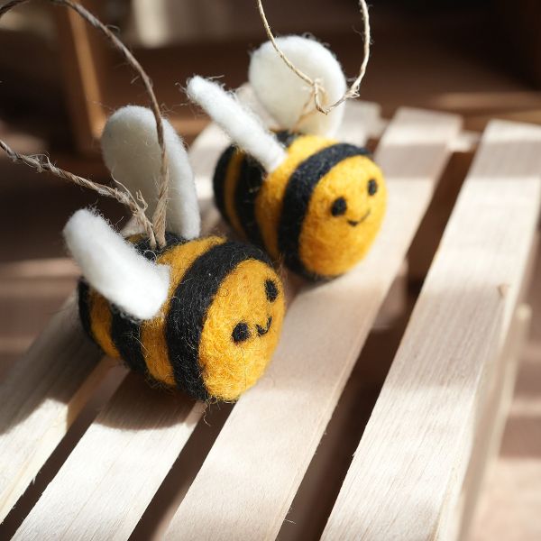 羊毛氈吊飾 | 開心蜜蜂 羊毛氈, 手工羊毛氈, 羊毛氈製品, 紐西蘭羊毛,公平貿易商品,手作,禮物