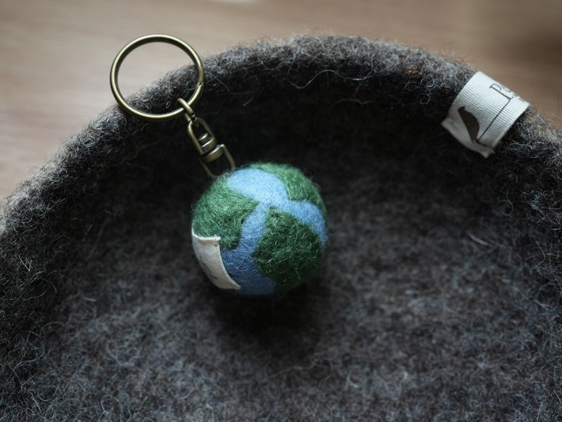 羊毛氈鑰匙圈 | 小地球 羊毛氈, 手工羊毛氈, 羊毛氈製品, 紐西蘭羊毛,公平貿易商品,手作,禮物