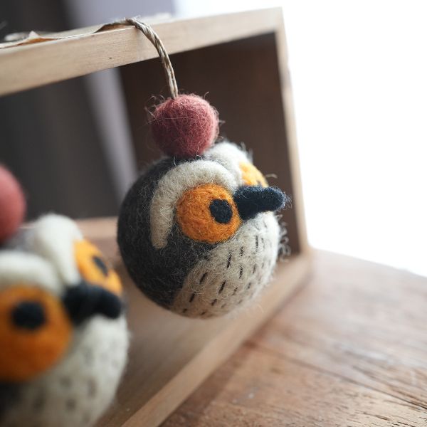 羊毛氈吊飾 | 圓滾滾貓頭鷹 羊毛氈, 手工羊毛氈, 羊毛氈製品, 紐西蘭羊毛,公平貿易商品,手作,禮物